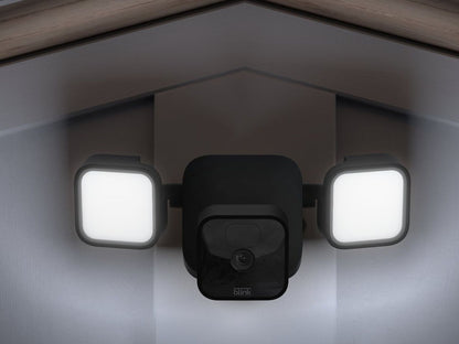 Blink Floodlight camera | Wireless smart security Outdoor camera + LED mount, two-year battery